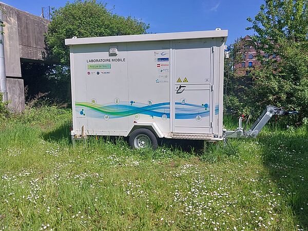 Laboratoire mobile du Lasire vu de côté (coté entrée)